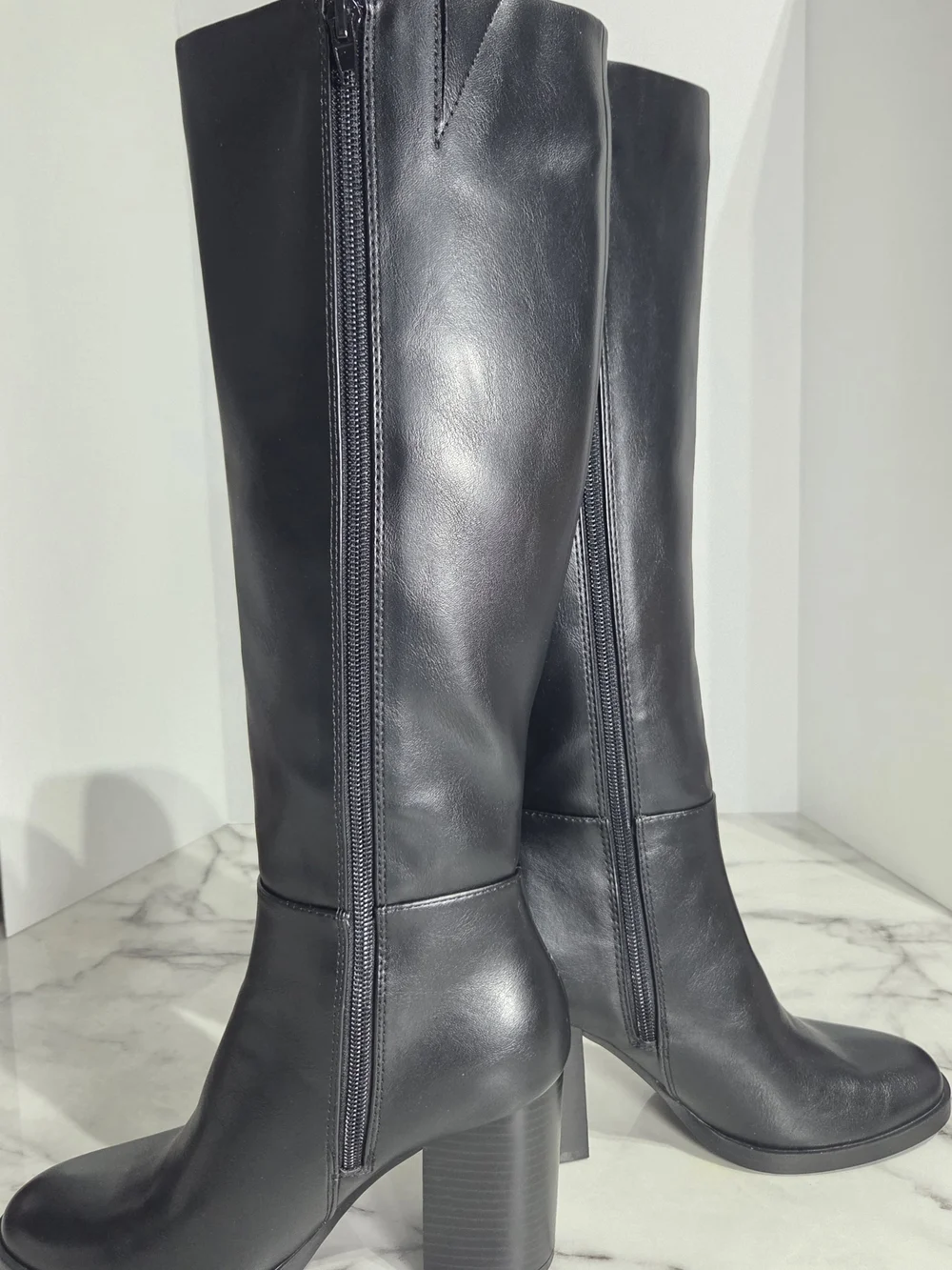 Unisa Lanna-J Women's Black Leather Knee High Side Zip Block Heel Boots 6.5 M